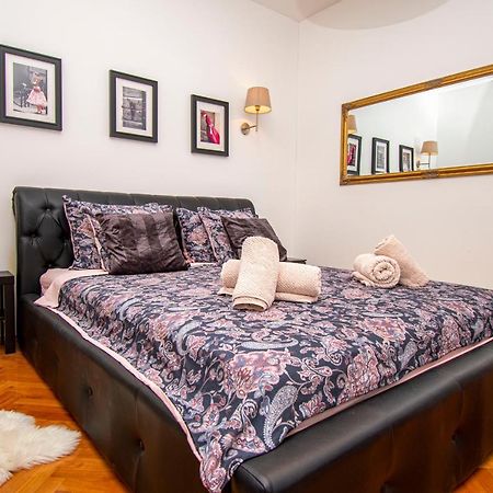Nina Colosseum Apartment พูลา ภายนอก รูปภาพ