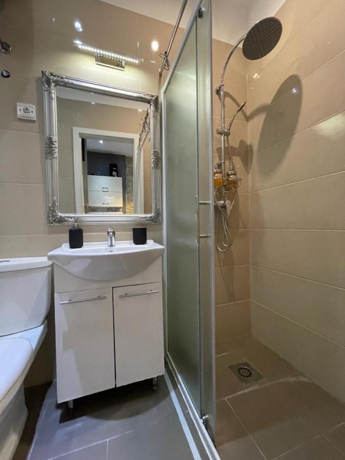Nina Colosseum Apartment พูลา ภายนอก รูปภาพ