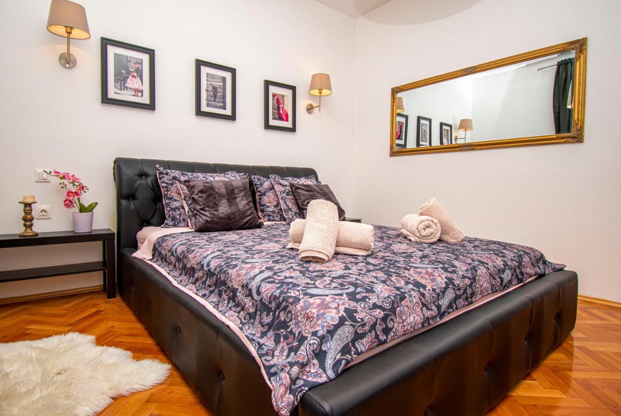 Nina Colosseum Apartment พูลา ภายนอก รูปภาพ